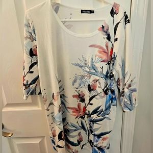 💝3/20$ large beautiful white shirt with floral and birds